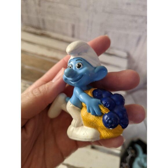 Peyo vintage Smurf greedy PVC 2011 McDonald's toy - Picture 6 of 7